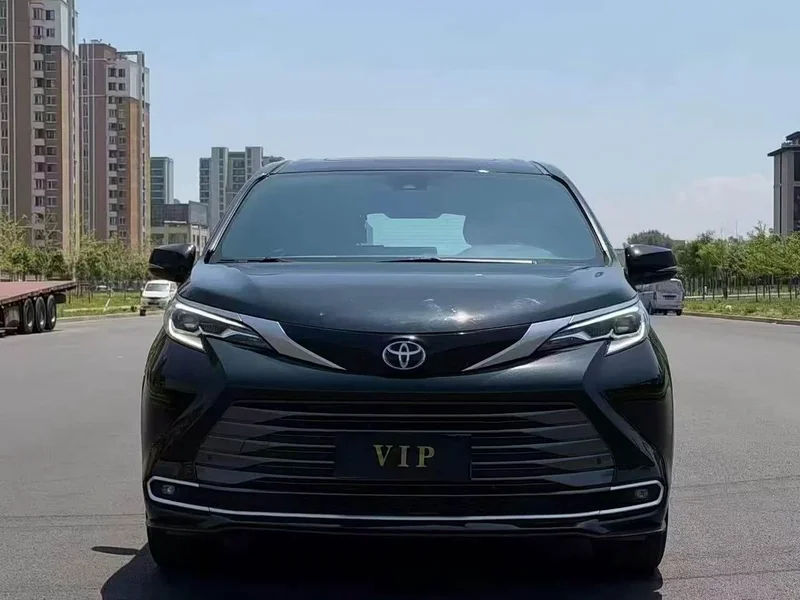 Toyota Sienna — фото 2