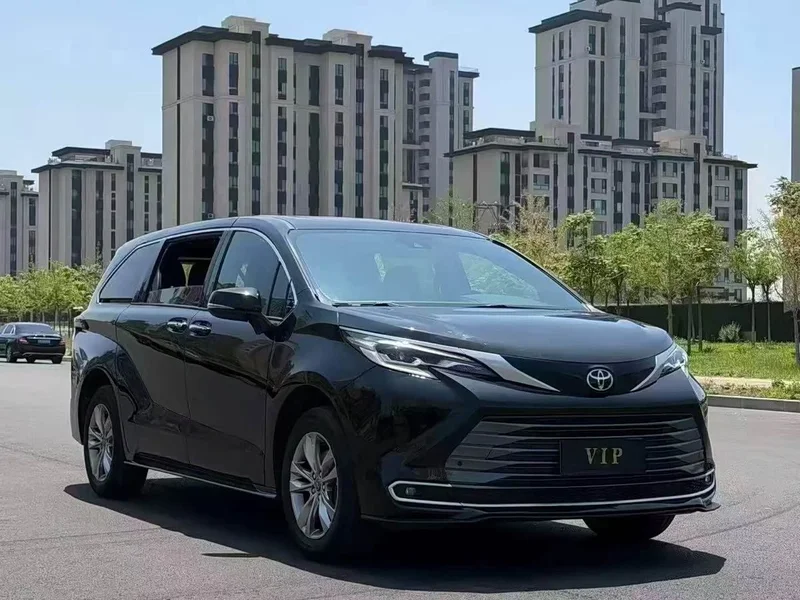 Toyota Sienna — фото 3