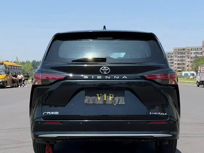 Toyota Sienna — фото 8