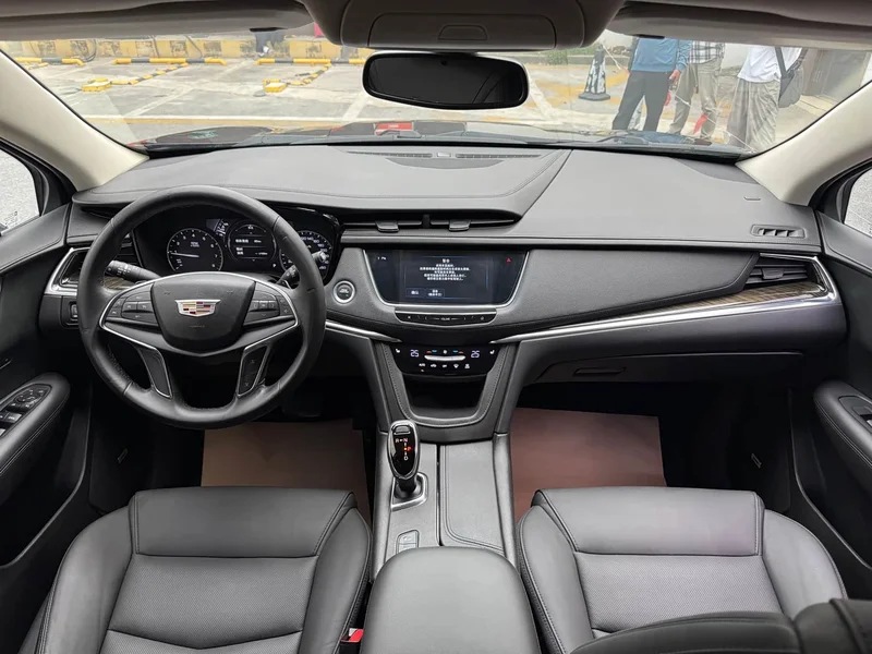 Cadillac XT5 — фото 7