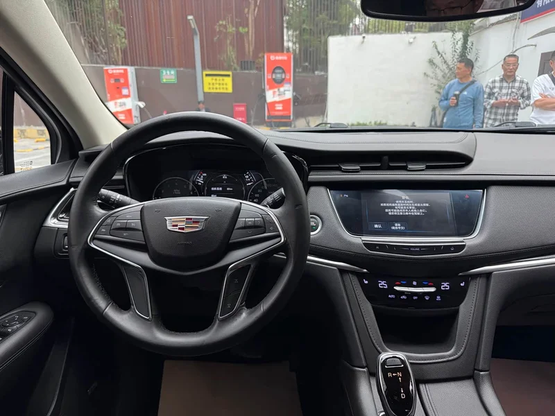 Cadillac XT5 — фото 8