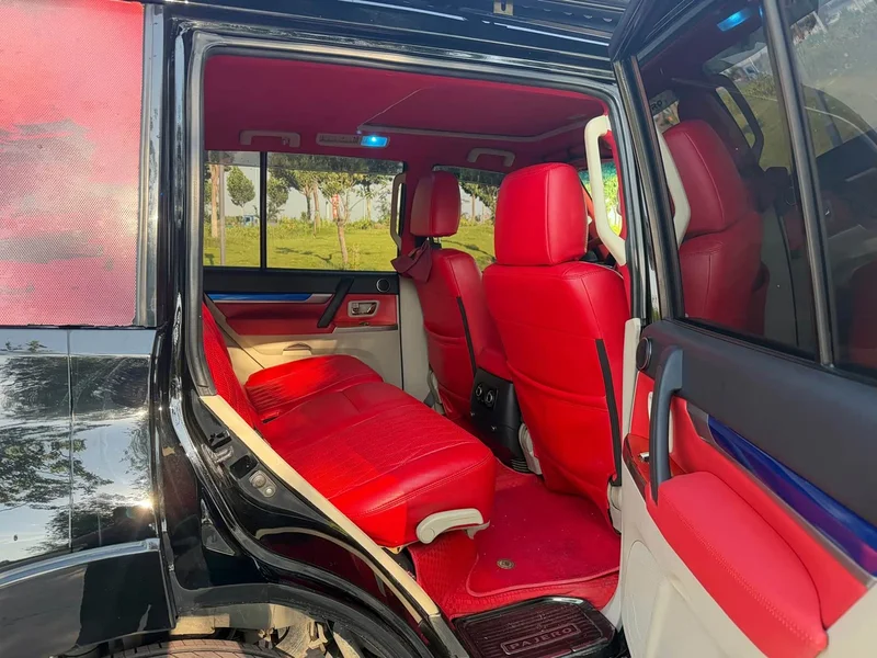 Mitsubishi Pajero (Imported) — фото 11