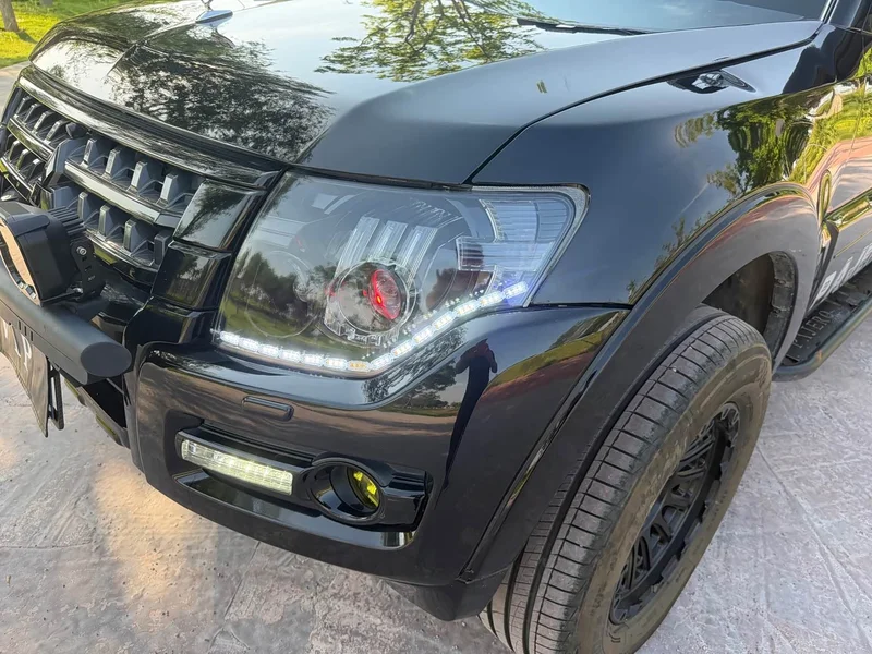 Mitsubishi Pajero (Imported) — фото 12