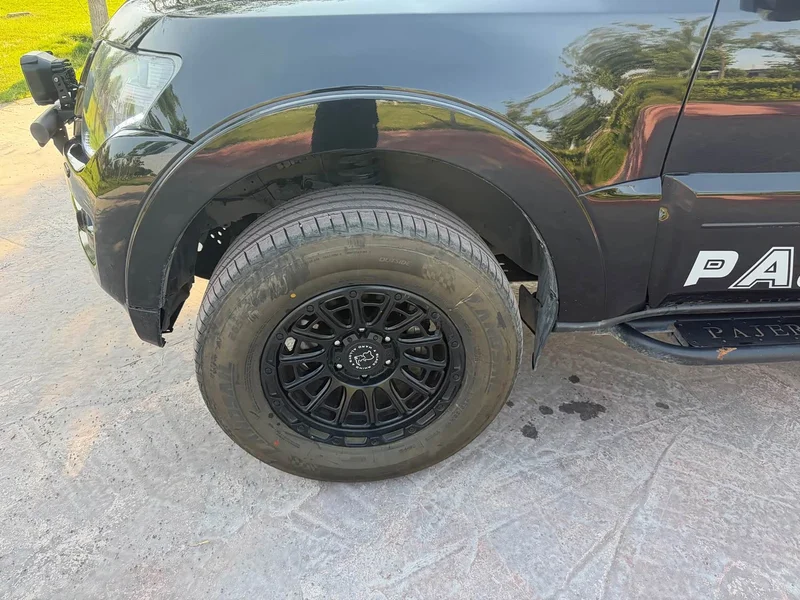 Mitsubishi Pajero (Imported) — фото 14