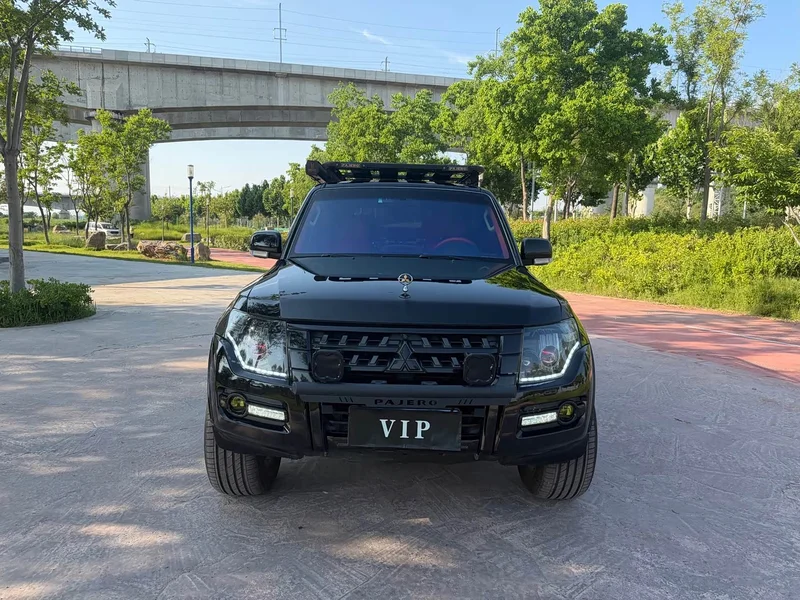 Mitsubishi Pajero (Imported) — фото 2