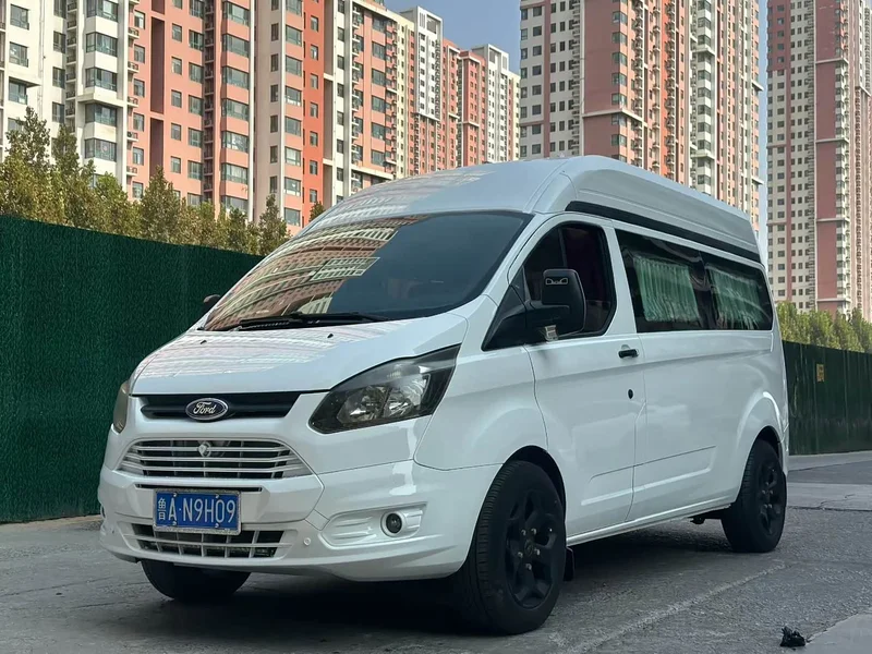 Ford Transit — фото 1