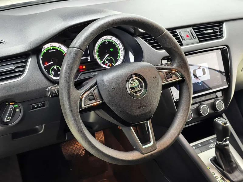 Volkswagen Octavia — фото 12