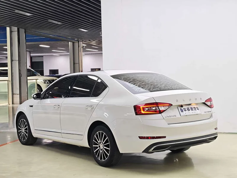 Volkswagen Octavia — фото 5