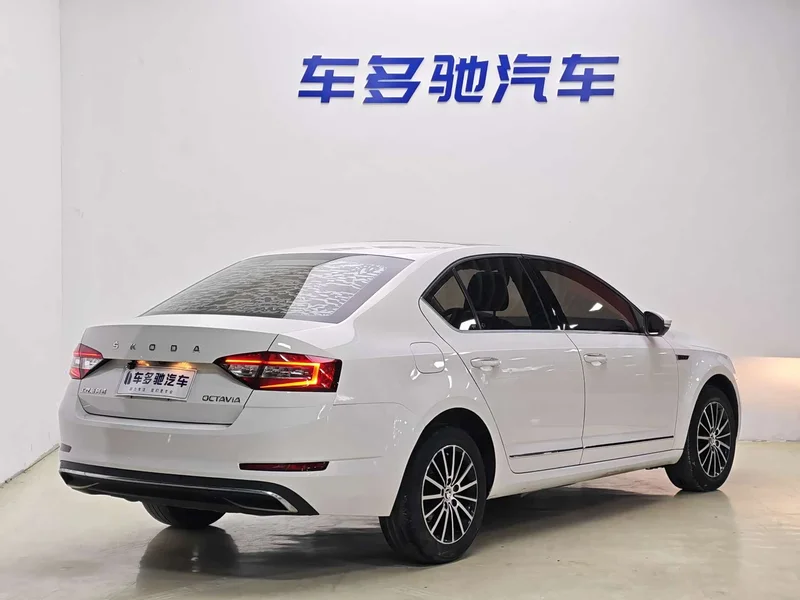 Volkswagen Octavia — фото 7