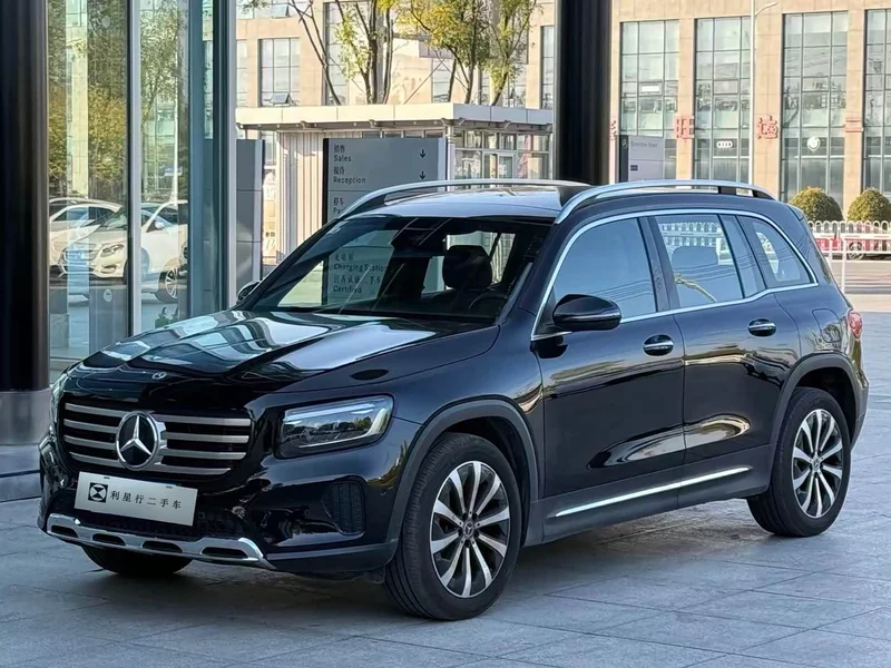 Mercedes-Benz GLB — фото 1