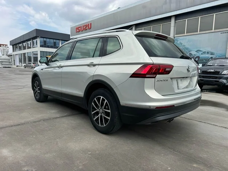 Volkswagen Tiguan L — фото 5