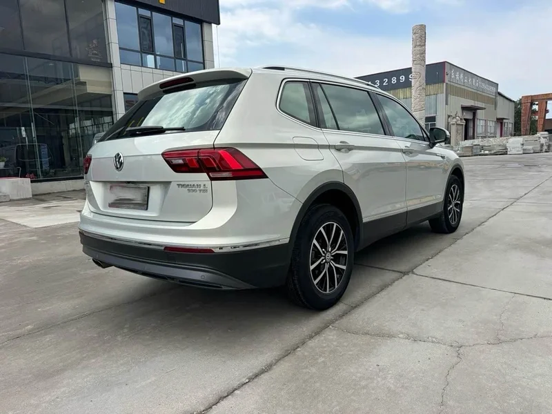 Volkswagen Tiguan L — фото 6