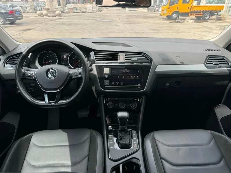 Volkswagen Tiguan L — фото 8