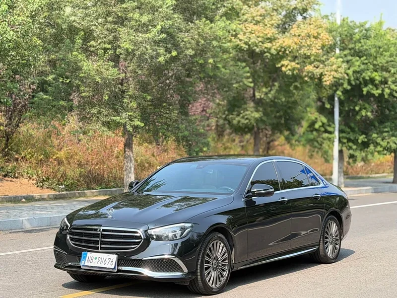 Mercedes-Benz E-Class — фото 1