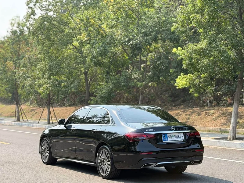 Mercedes-Benz E-Class — фото 13