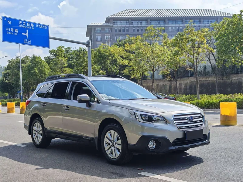 Subaru Outback — фото 1