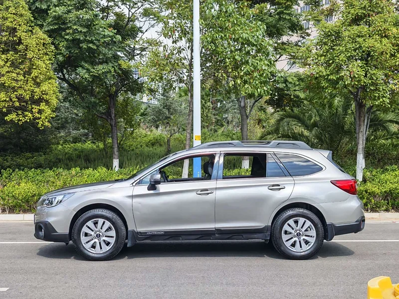 Subaru Outback — фото 7