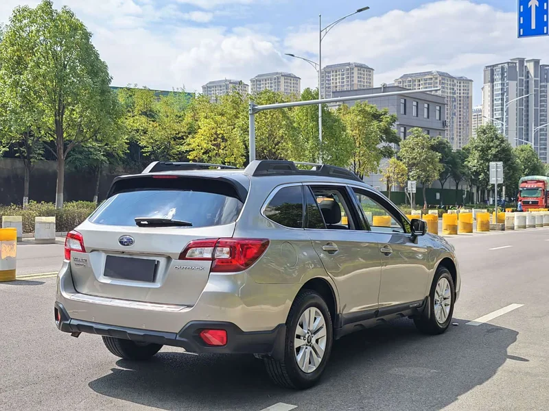 Subaru Outback — фото 9