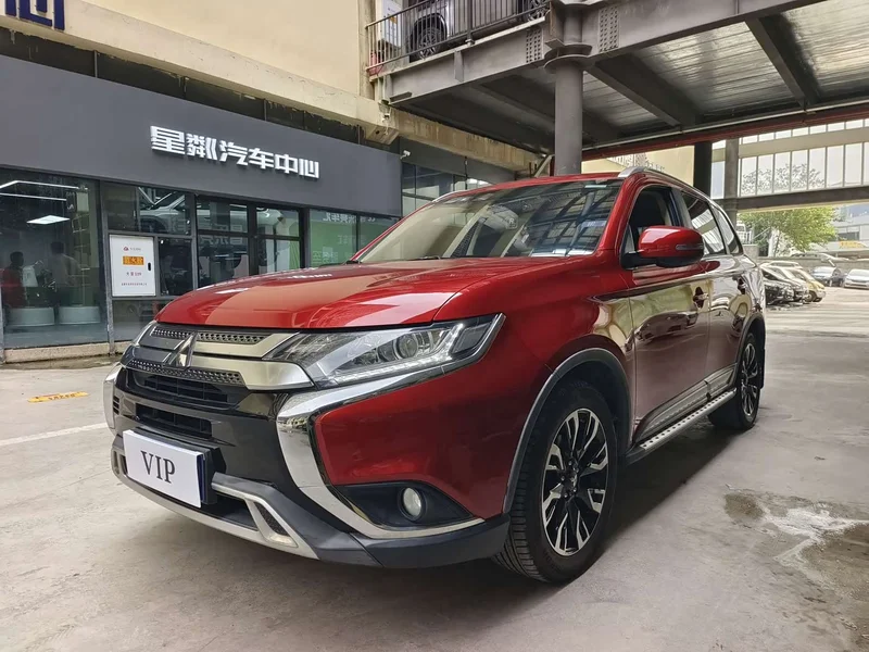 Mitsubishi Outlander — фото 1
