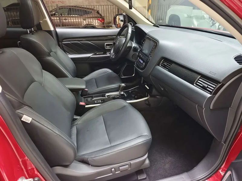 Mitsubishi Outlander — фото 12