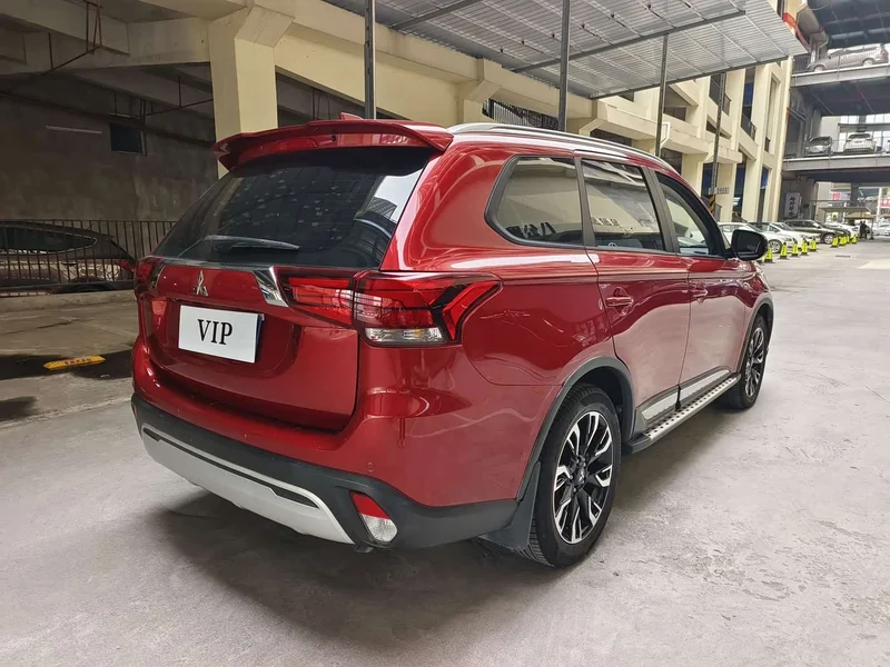 Mitsubishi Outlander — фото 14