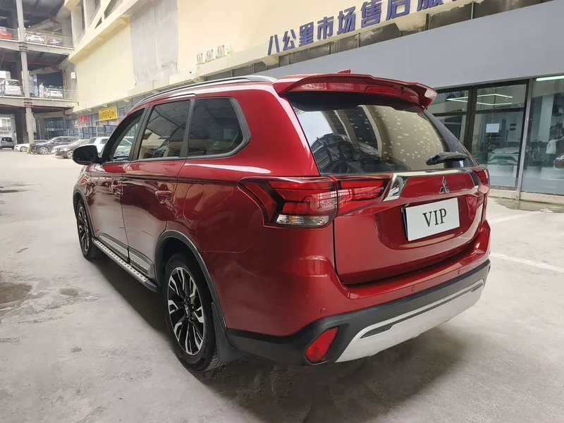 Mitsubishi Outlander — фото 15