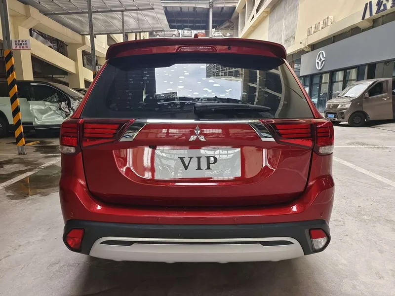 Mitsubishi Outlander — фото 16