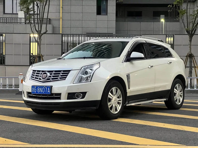 Cadillac SRX — фото 1