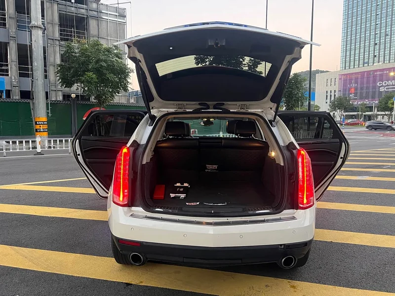 Cadillac SRX — фото 16