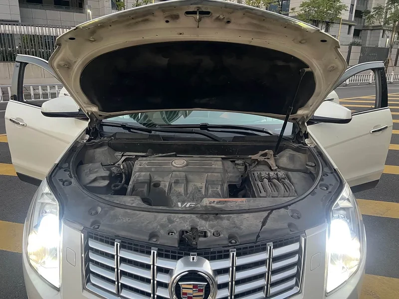 Cadillac SRX — фото 17