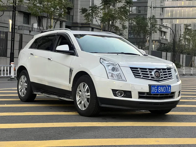 Cadillac SRX — фото 3
