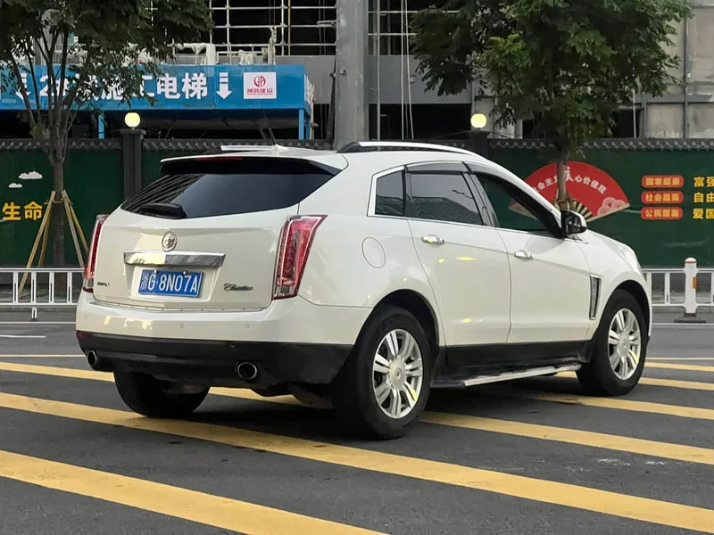 Cadillac SRX — фото 5