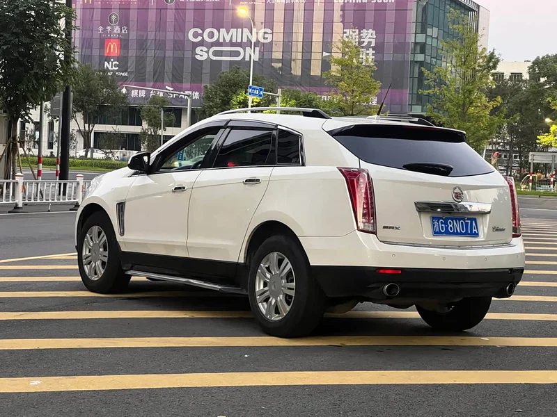 Cadillac SRX — фото 7