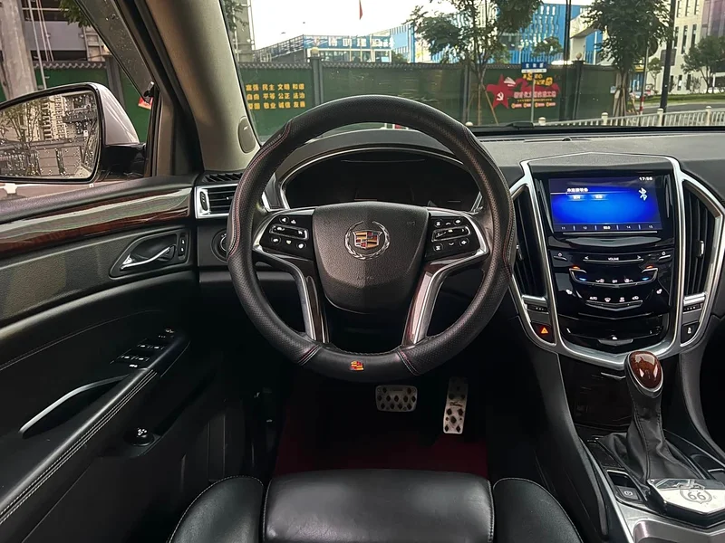 Cadillac SRX — фото 9