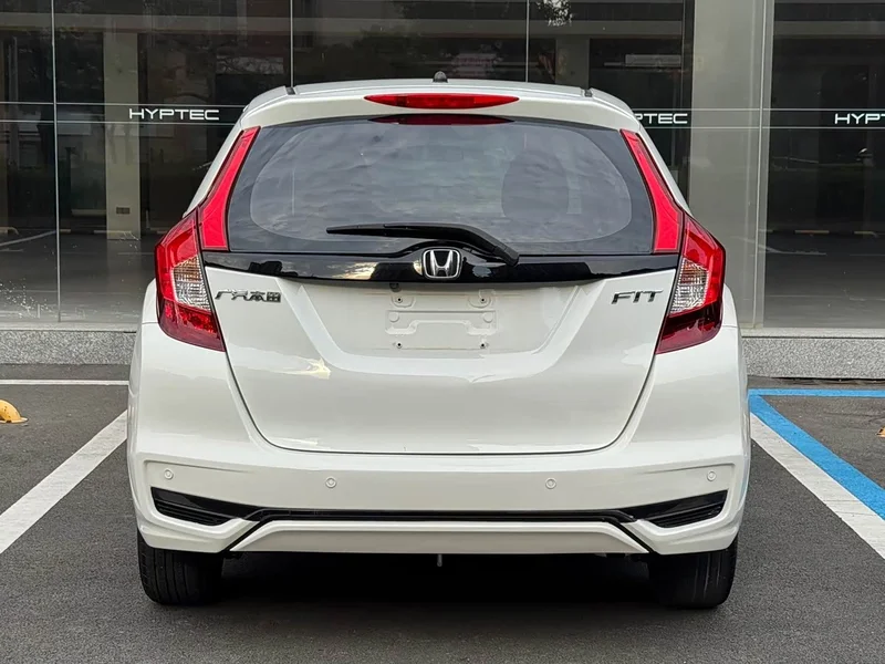 Honda Fit — фото 8