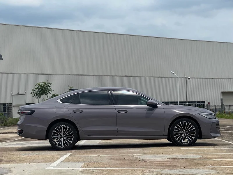 Volkswagen Passat — фото 8