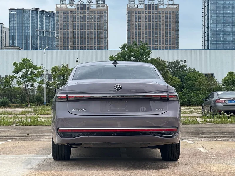 Volkswagen Passat — фото 10