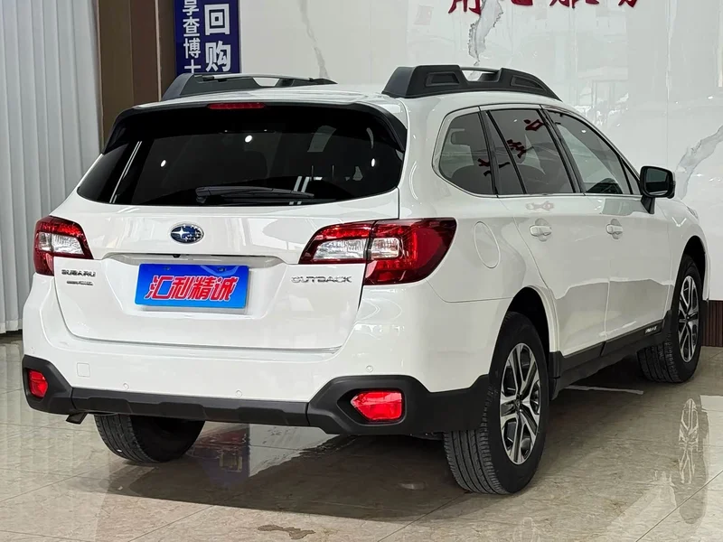 Subaru Outback — фото 6