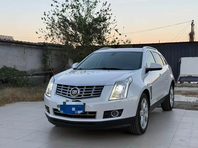 Cadillac SRX — фото 1