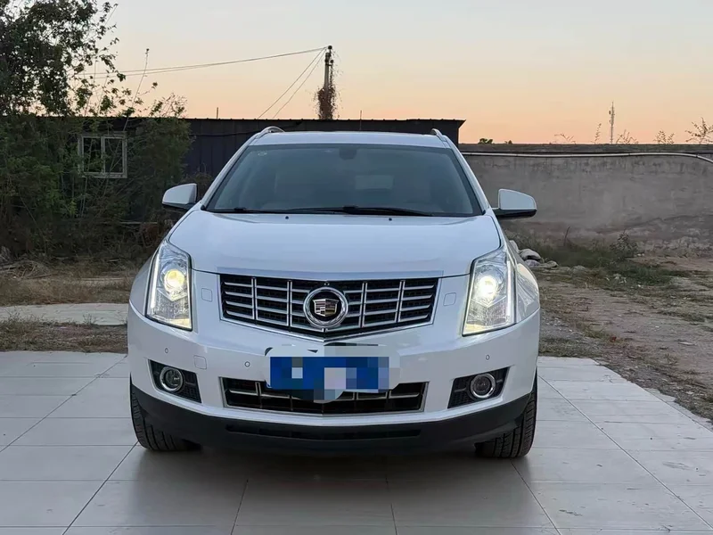 Cadillac SRX — фото 2