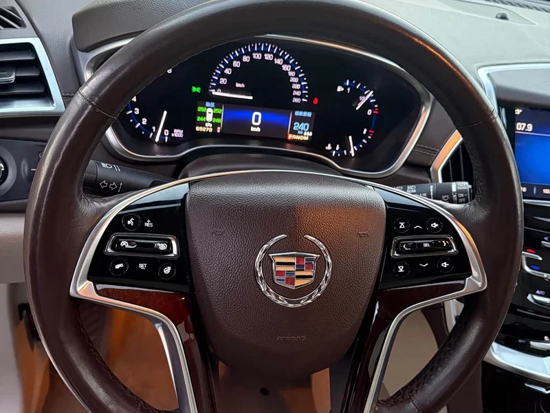 Cadillac SRX — фото 7