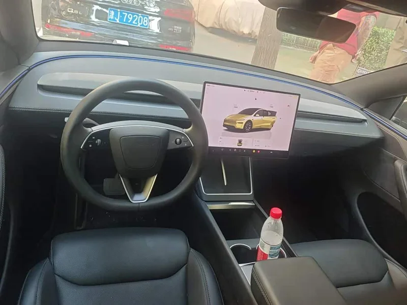 Tesla Model Y — фото 12