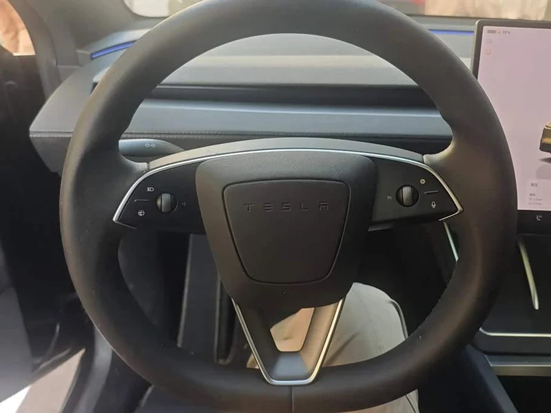 Tesla Model Y — фото 15