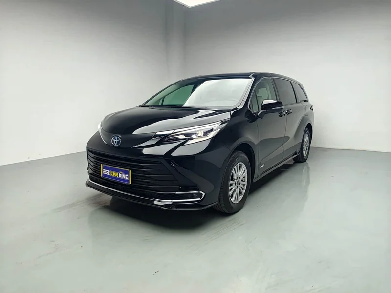 Toyota Sienna — фото 1