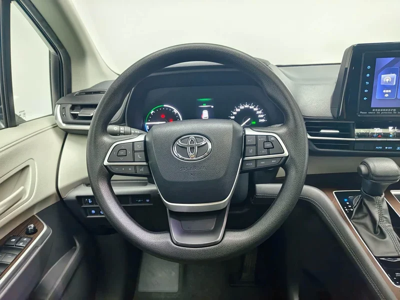 Toyota Sienna — фото 14