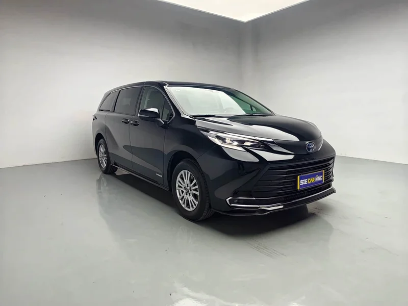 Toyota Sienna — фото 3