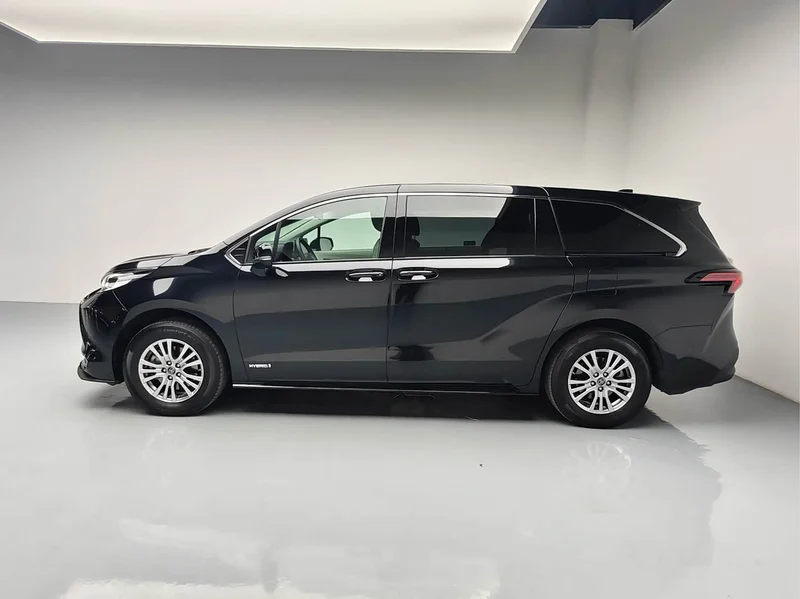 Toyota Sienna — фото 5