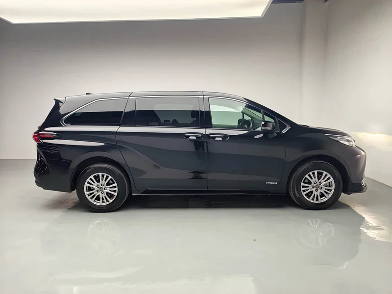 Toyota Sienna — фото 9
