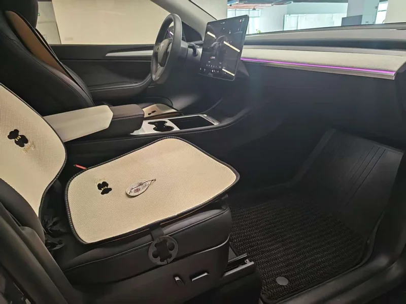 Tesla Model Y — фото 10