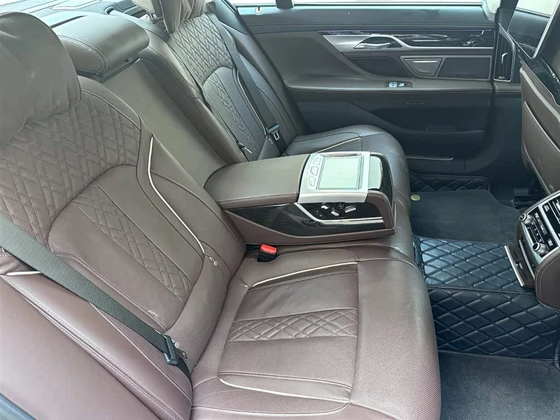 BMW 7-Series — фото 10